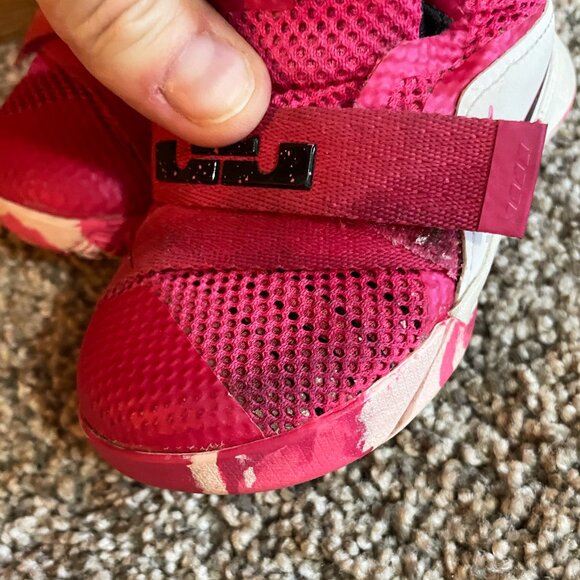 Nike Lebron James Pink toddler size 5 - Picture 6 of 6